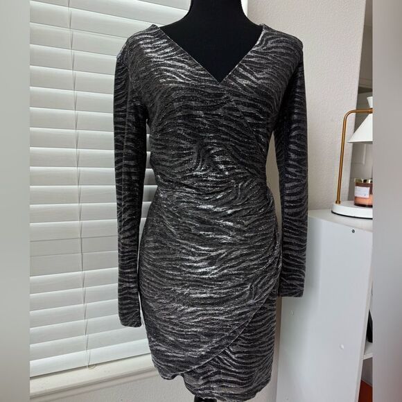H&M Silver Animal Print‎ Party Mini Dress Size 6 Holiday New Year Wrap V-Neck - Picture 3 of 10
